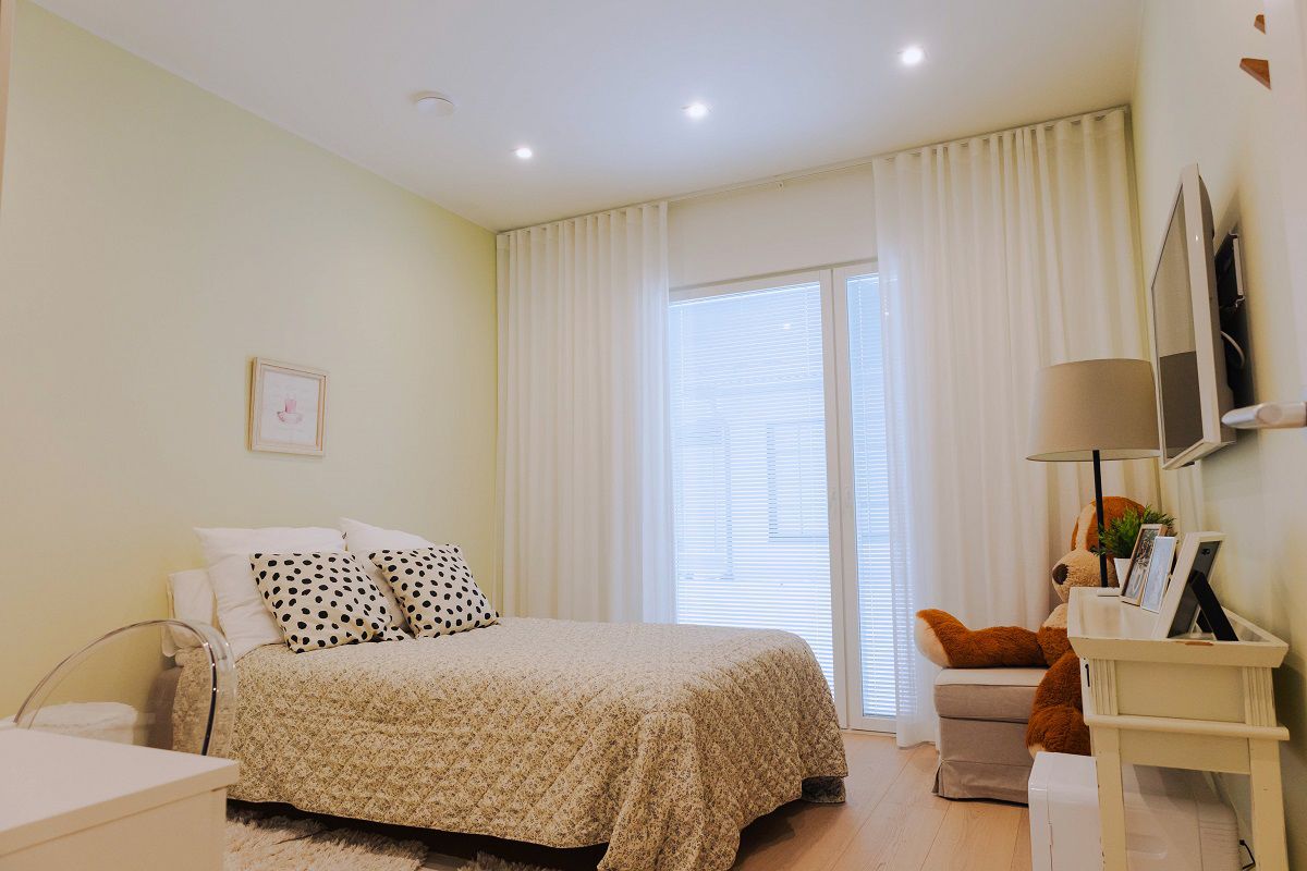 KANTTI 023W 9W in a bedroom, neutral white light tone.